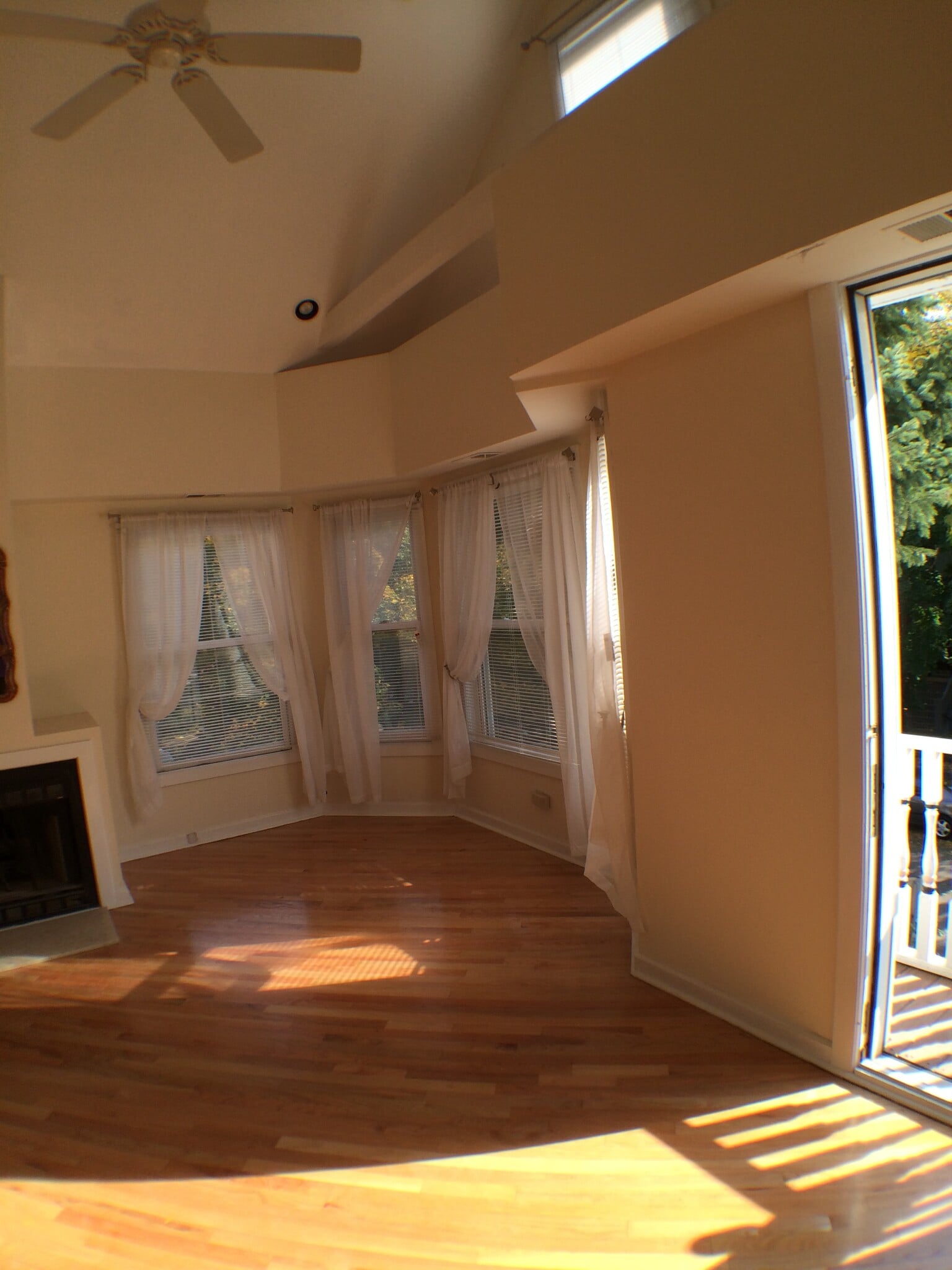 Building Photo - 1142 W Wolfram St