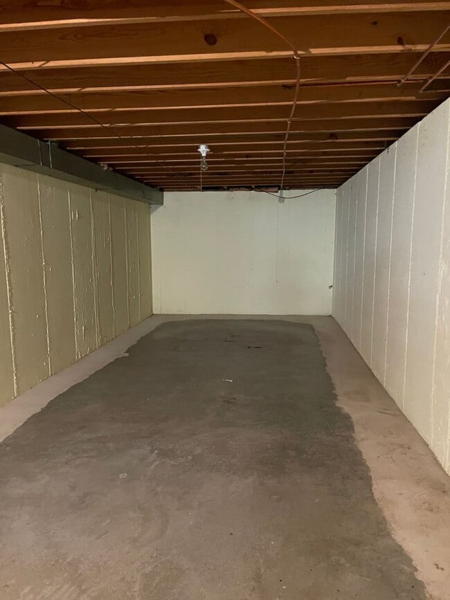 Building Photo - Charming 3 Bed/2 Bath Brick Ranch Home in ...