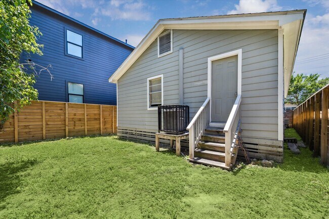 Building Photo - 3324 Bacchus St