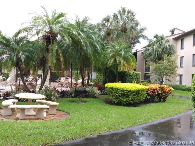 Building Photo - 201 Foxtail Dr