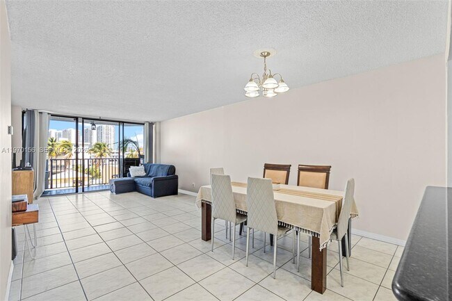 Building Photo - 3703 NE 166th St