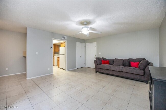 Building Photo - 3635 Boca Ciega Dr