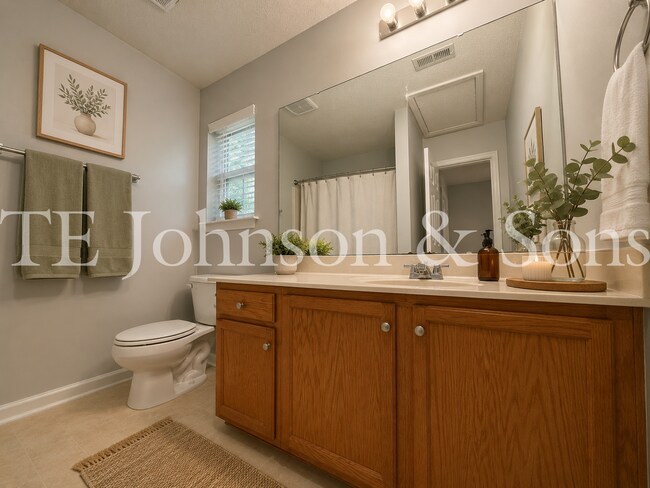 Building Photo - 3355 Kensington Pl