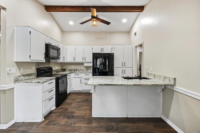 Building Photo - 8219 N Ridgebrook Dr
