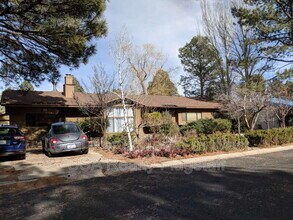 Building Photo - 422 E David Dr