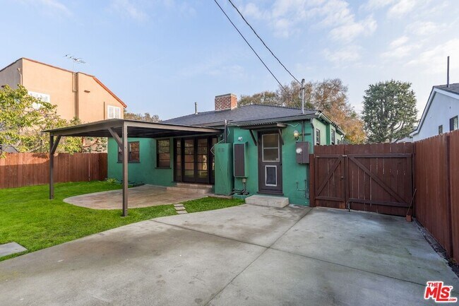 Building Photo - 2587 S Westgate Ave