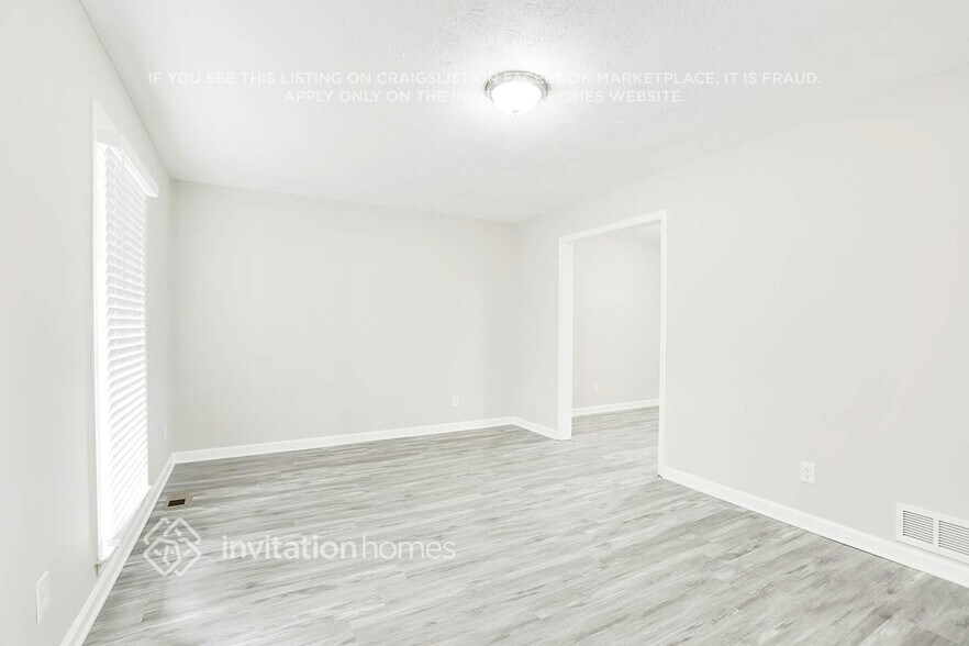 Building Photo - 3269 Robin Hood Ln