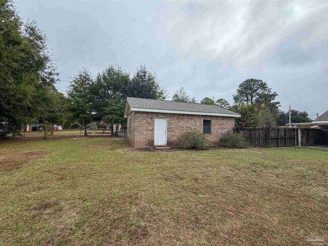 Building Photo - 420 E 10 Mile Rd