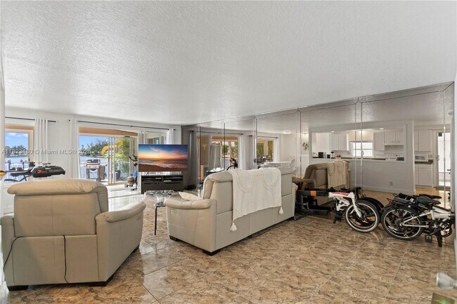 Building Photo - 5620 Lagoon Dr