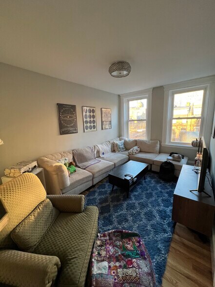 Building Photo - 70 Joy St