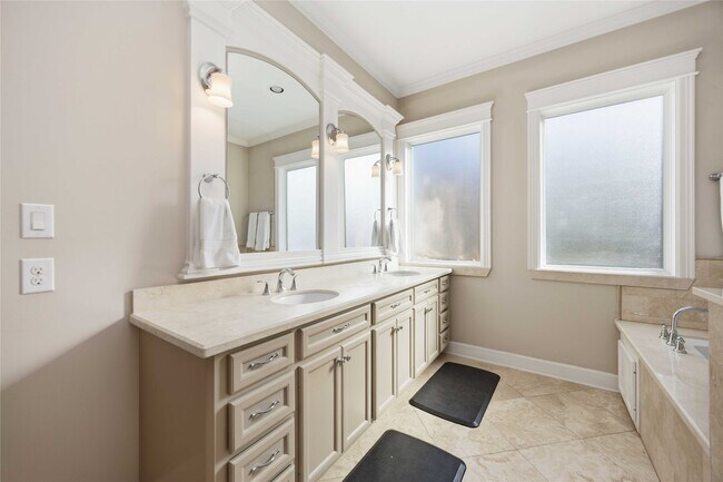 Building Photo - 621 Rutland St