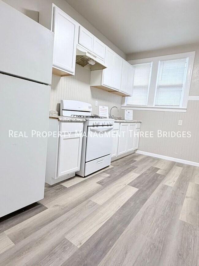 Building Photo - 5533 Grace Ave
