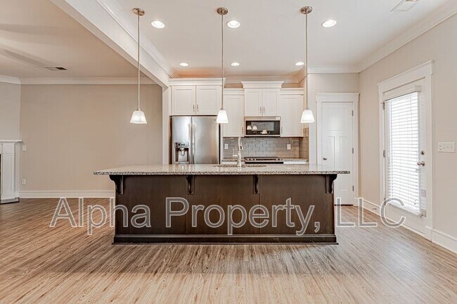 Building Photo - 400 Pangel Ln