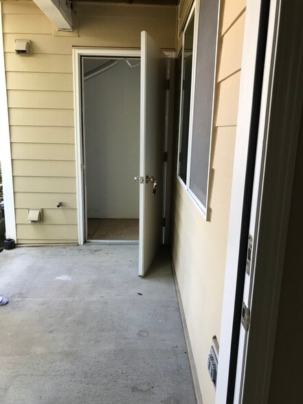 patio and Storage space - 15054 NW Central Dr