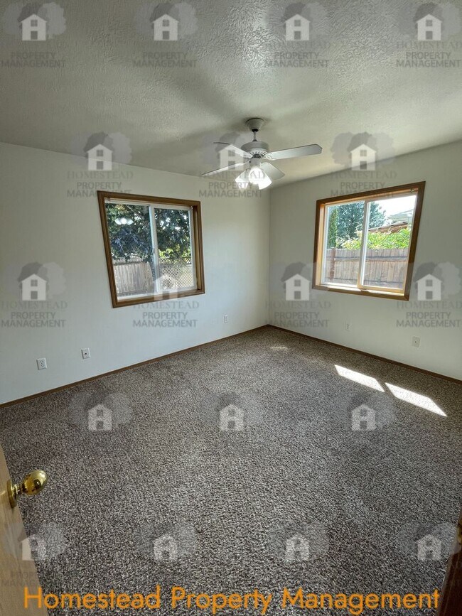 Building Photo - 545