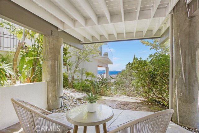 Building Photo - 546 Temple Hills Dr