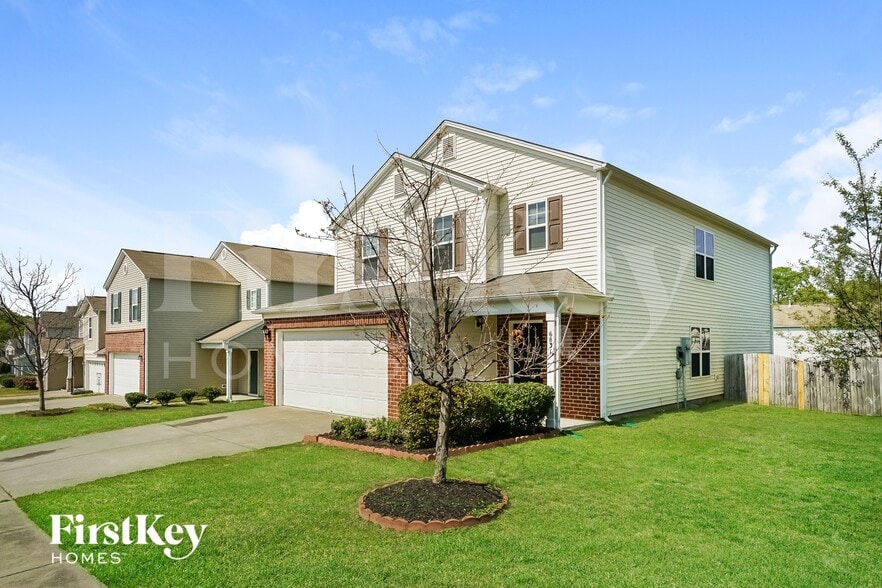 Building Photo - 6831 Horseback Lane