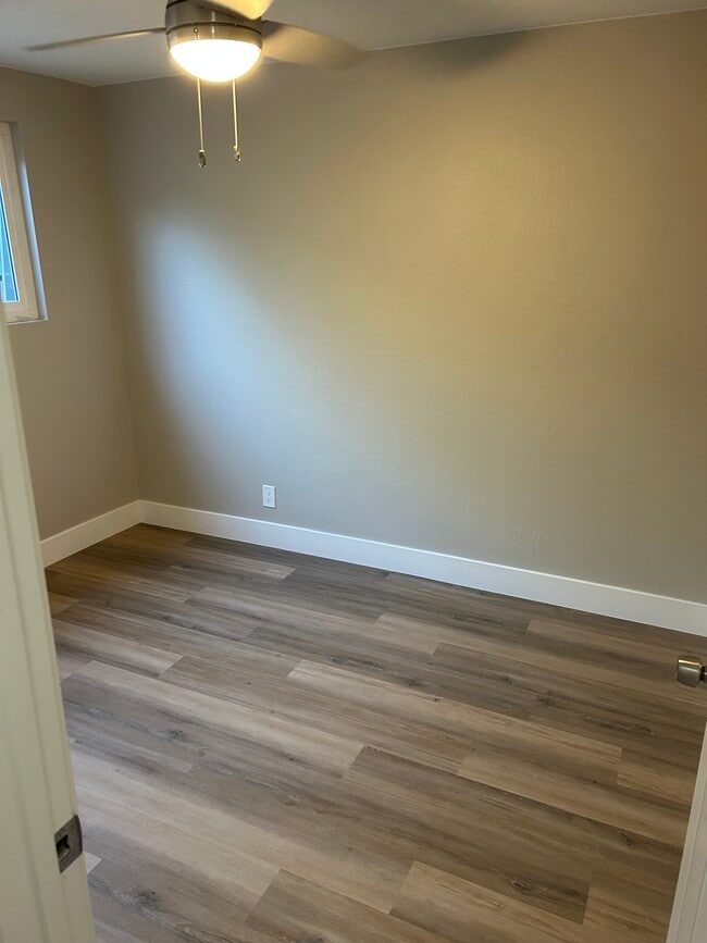 Building Photo - 323 S Pioneer