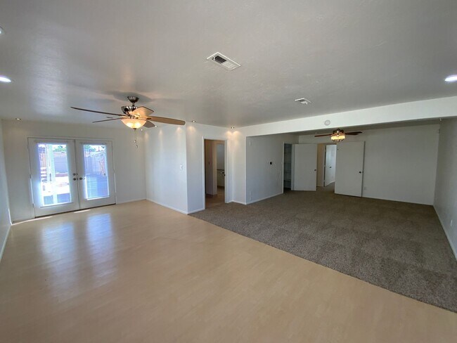 Building Photo - 3 Bedroom Single Story Home Available Near...