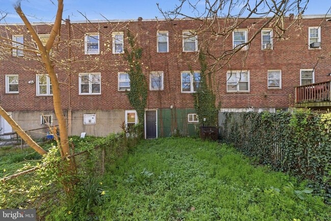 Building Photo - 1063 S Merrimac Rd