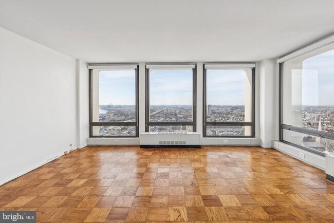 Building Photo - 220 Locust St