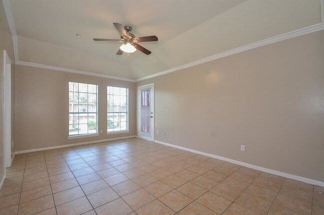 Building Photo - 6327 Drake Elm Dr
