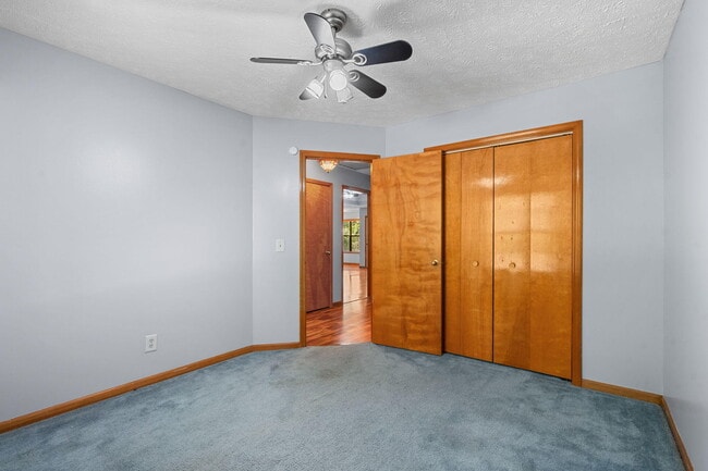 Building Photo - 303 S Suburban Ave