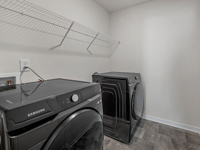 Building Photo - Spacious 3-Bedroom Home in Desirable Talle...