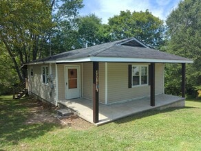 Building Photo - 3-Bedroom House in Ooltewah