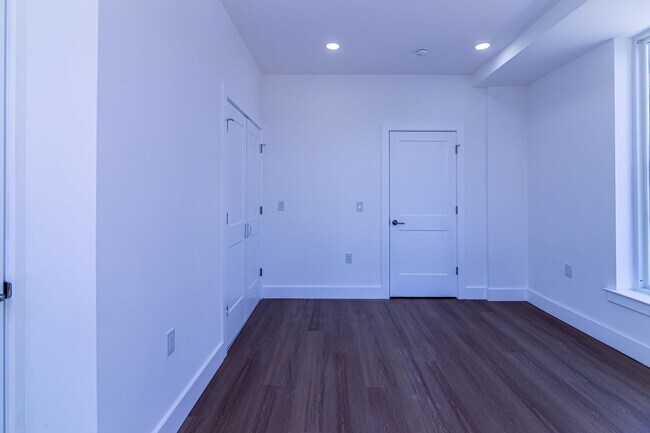 Building Photo - 137 E Cumberland St