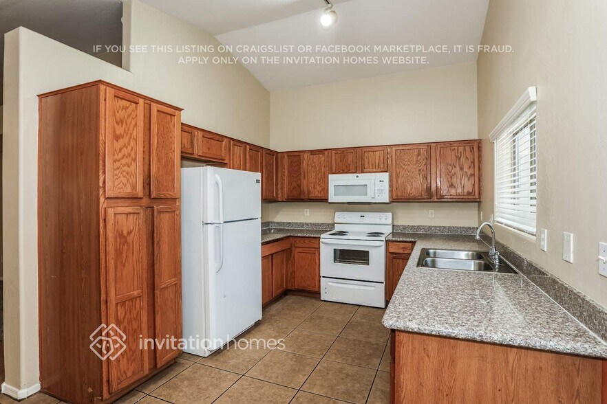 Building Photo - 1545 W Burgess Ln