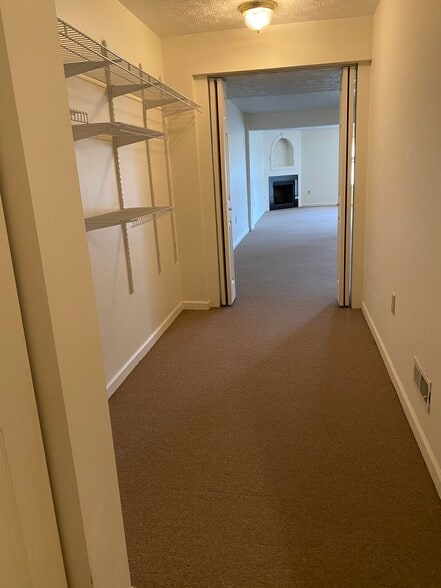 Building Photo - 1100 Arrowhead Dr