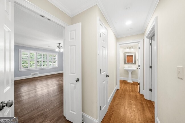 Building Photo - 1911 Fairway Cir NE