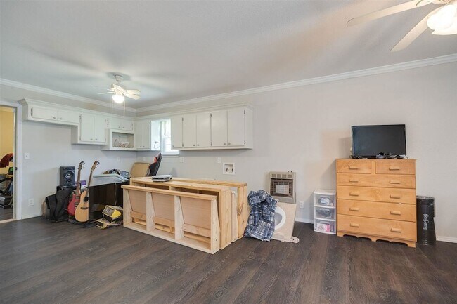 Building Photo - 205 Lincoln St