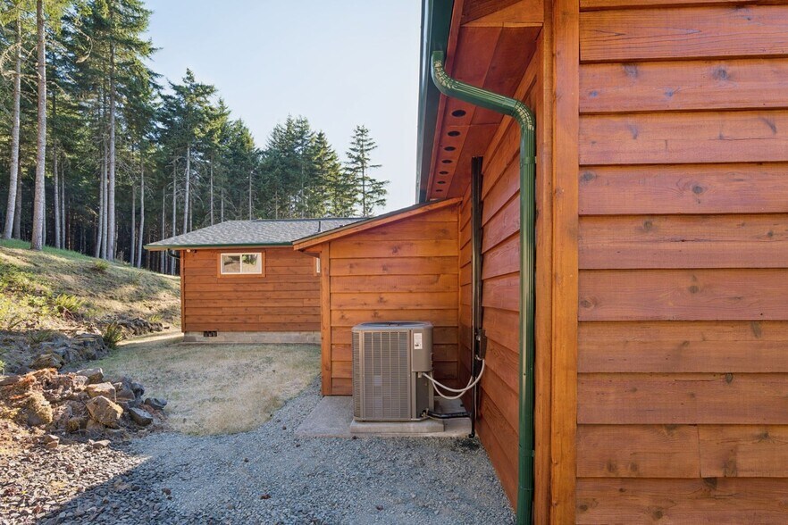 Building Photo - 2011 Pleasant View Dr