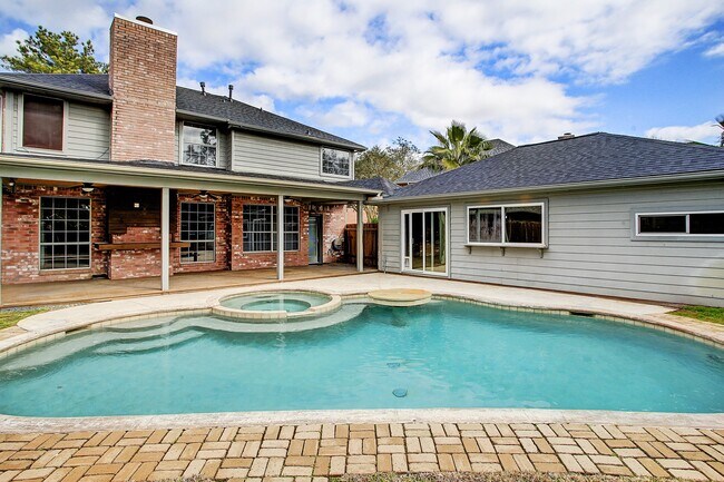 Building Photo - 23107 Lodgepoint Dr