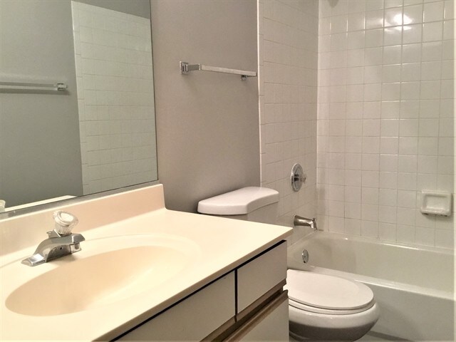 Building Photo - 2415 Sisters Ct