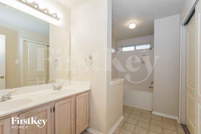 Building Photo - 10519 Marengo Ln