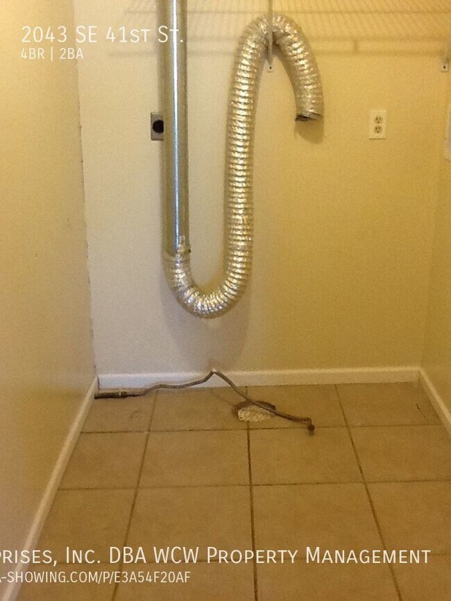 Building Photo - 2043 SE 41st St