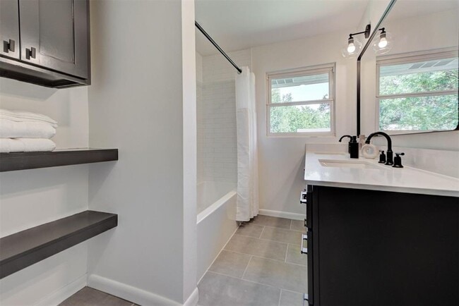 Building Photo - 1510 Melrose Dr