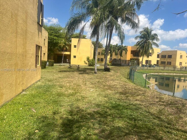 Building Photo - 560 NW 114th Ave