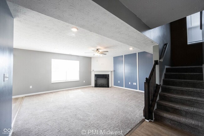 Building Photo - 3975 Fenwick Ln
