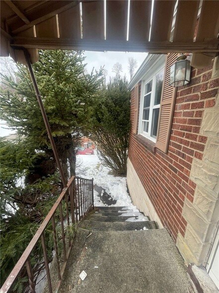 Building Photo - 149 Parkwood Rd