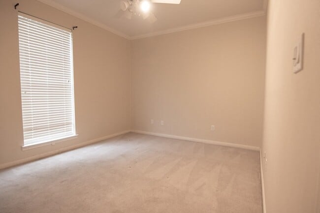 Building Photo - 6180 Gracemount Ln