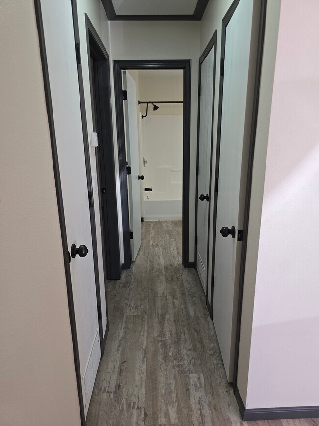 Building Photo - 2802 Maralane Ave