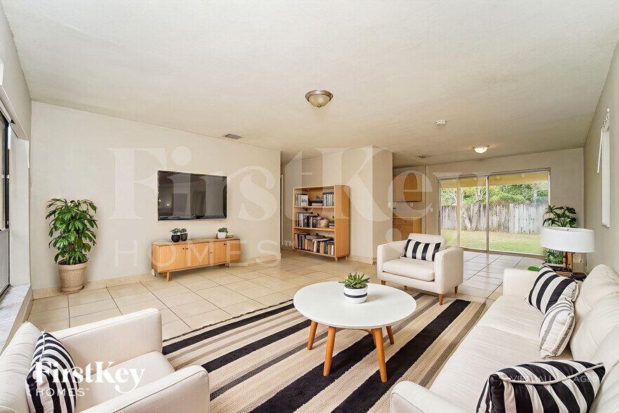 Building Photo - 1941 SW 38th Ave