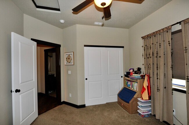 Building Photo - Luxury 3 bed 2 bath Rancher: Miller's Landing