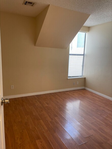 Building Photo - 44556 15th St E