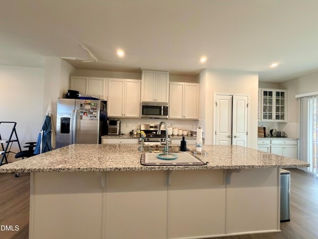 Building Photo - 1110 Romeria Dr