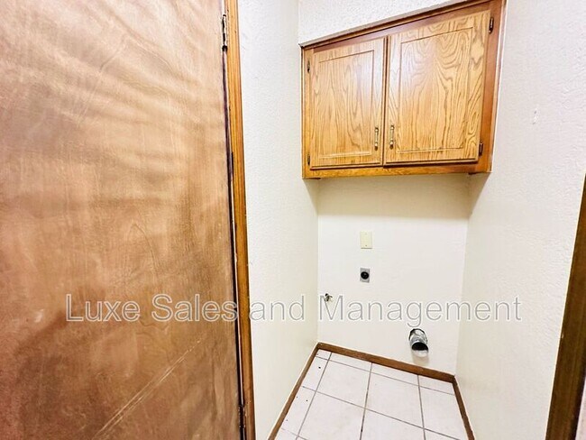 Building Photo - 7208 Kings Manor Ct